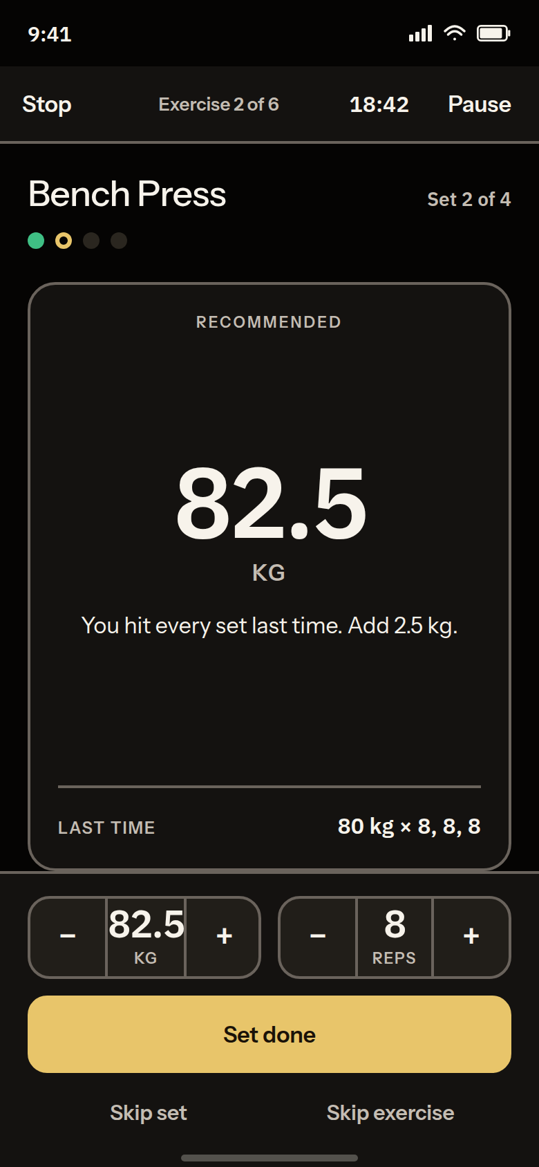 Set logging. Bench press, set 2 of 4, with 82.5 kilograms centered as the recommended weight and that weight already in the stepper.